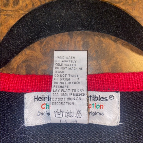 Heirloom International Christmas Collection - size small (petite) - Picture 4 of 9